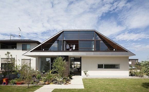 Дом в стиле модерн со скатной крышей