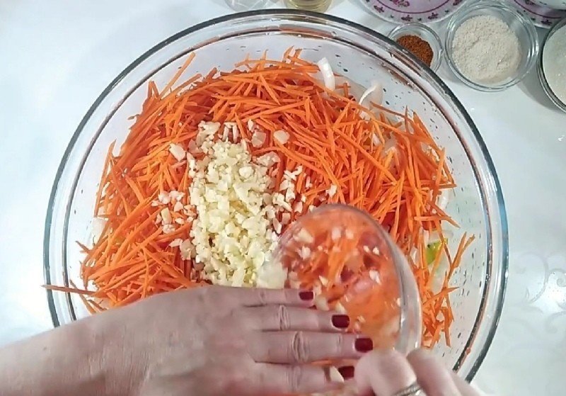 Салат из цветной капусты по-корейски с морковью