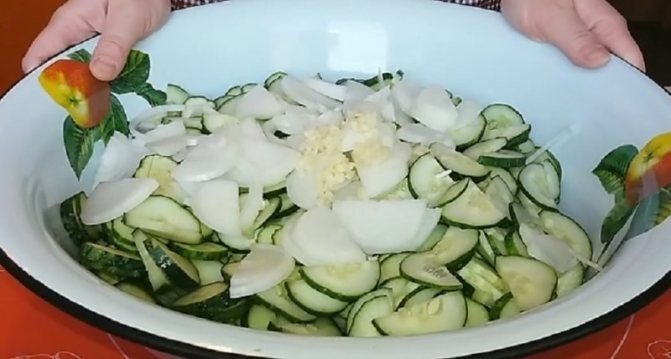 Салат нежинский из огурцов на зиму