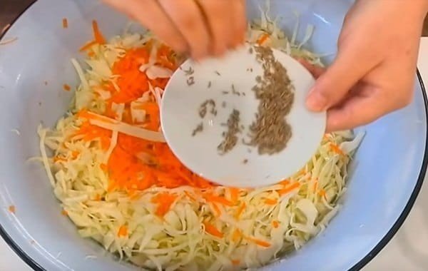 Салат с капустой перцем морковью и рисом